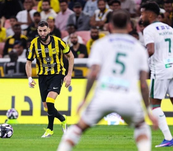 كريم بنزيما نجم الاتحاد السعودي