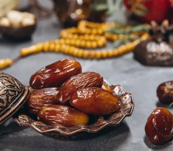 تمر عموائد الافطار