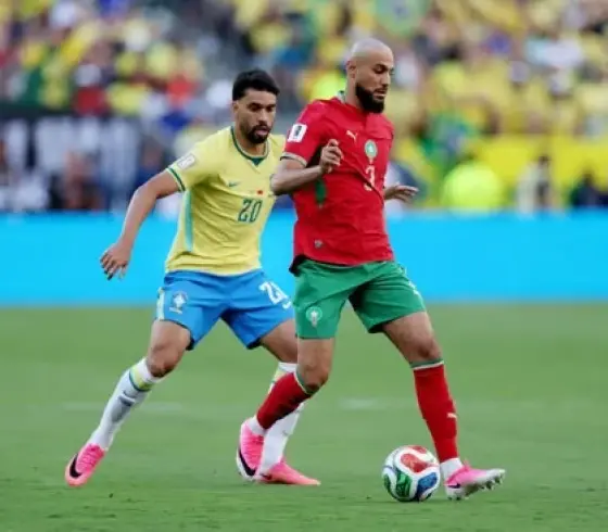 لاعبا المغرب والبرازيل