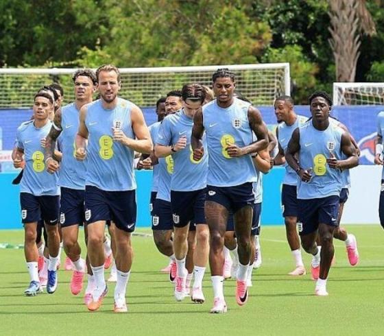 لاعبو المنتخب الانجليزي