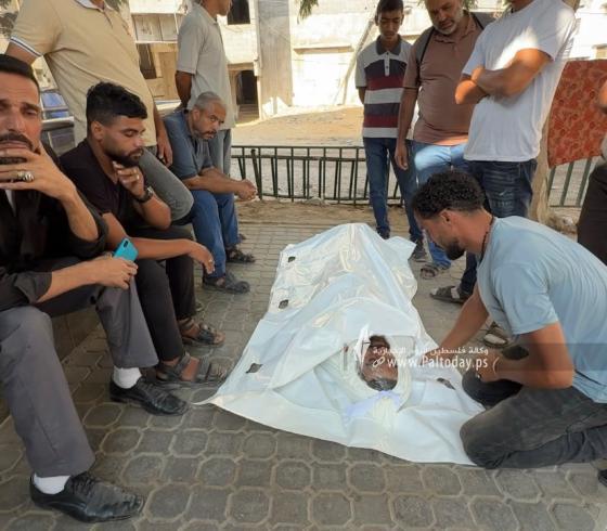 وداع ثلاث شهداء بمدينة غزة بعد قصف وتقدم الجيش على شارع صلاح الدين فجر اليوم (5).jpeg