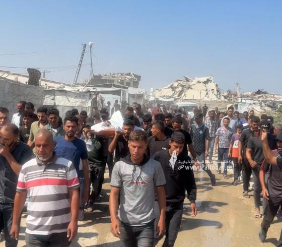 وداع ثلاث شهداء بمدينة غزة بعد قصف وتقدم الجيش على شارع صلاح الدين فجر اليوم (1).jpeg