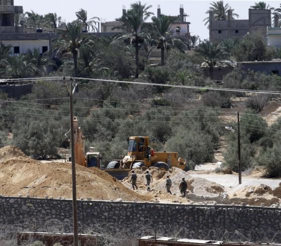هدود منازل على الحدود المصرية الفلسطينية