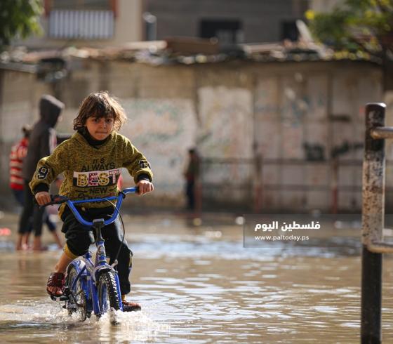 غزارة الأمطار تغرق شوارع كبيرة في بيت لاهيا (26).JPG