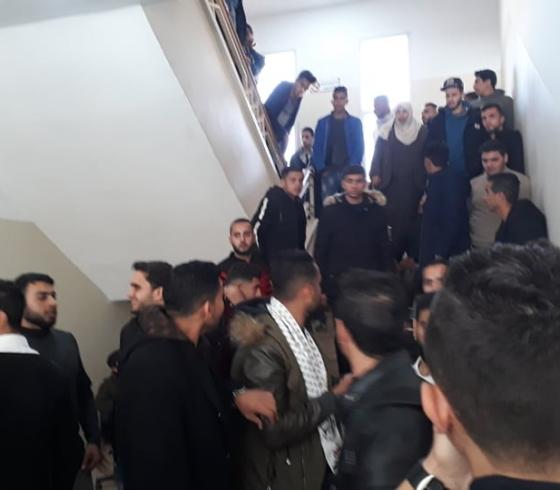اعتصام طلاب بالجامعة القدس المفتوحة