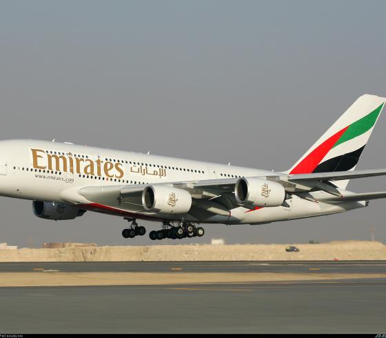 طائرة اماراتية