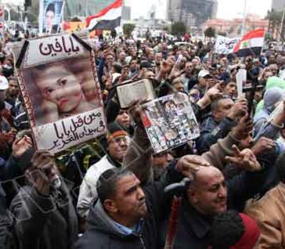 متظاهرون مصريون يطالبون باعدام مبارك