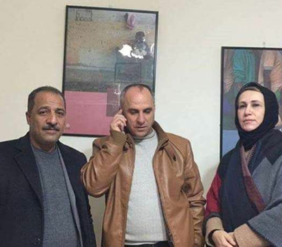 النواب الثلاثة داخل مقر اللجنة الدولية للصليب الأحمر في البيرة معتصمين