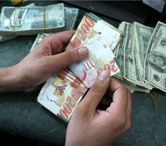 البنوك المحلية ترفض استقبال الايداعات النقدية من عملة الشيكل.. أسباب وتداعيات