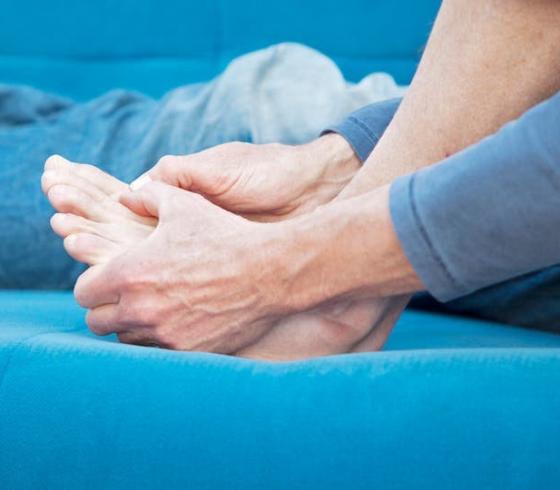 اسباب وضعف الدورة الدموية في القدمين