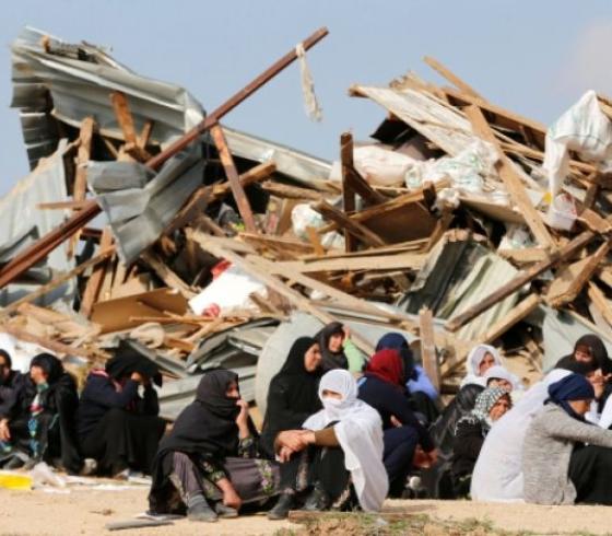 أهالي أم الحيران بعد هدم منازلهم