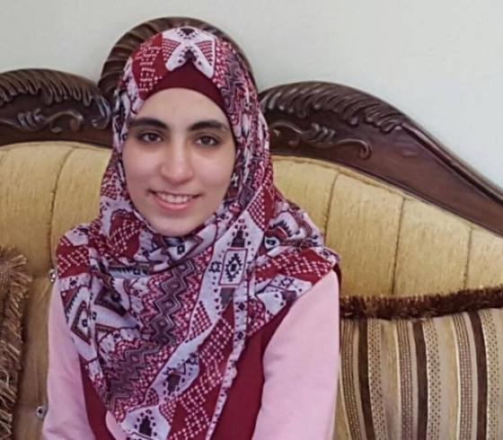 الطالبة رهف العبد الله الأولى على مستوى الوطن فرع العلمي