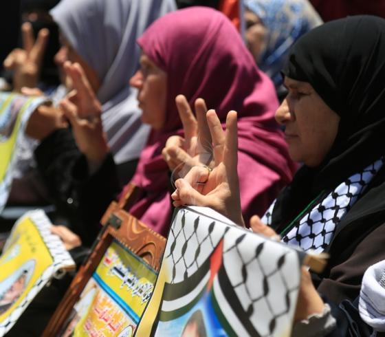 أهالي الأسرى ينتصرون لأبنائهم