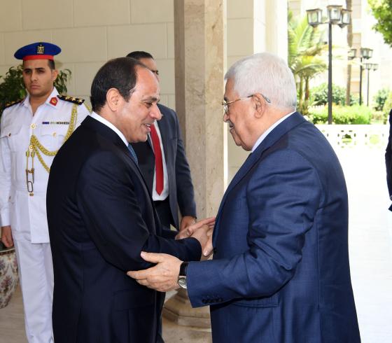 رئيس السلطة محمود عباس يلتقي الرئيس المصري عبد الفتاح السيسي