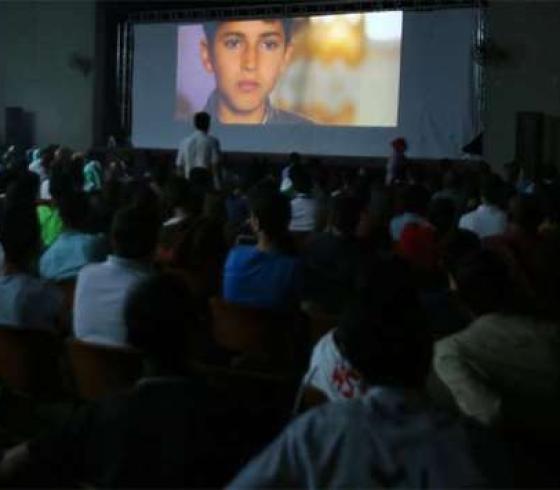 بعد 3 عقود.. أقدم دار للسينما في غزة تستقبل المشاهدين