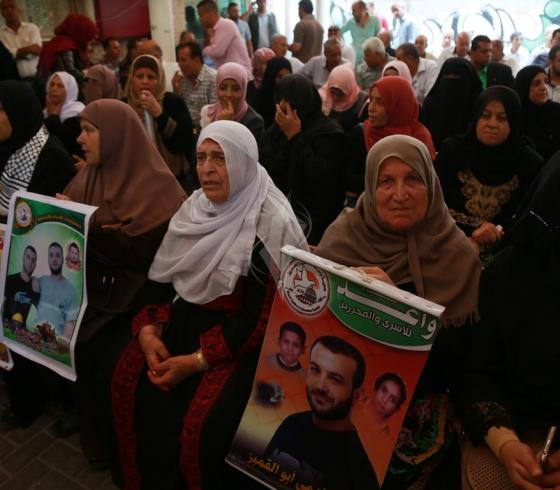 اعتصام أهالي الأسرى في الصليب