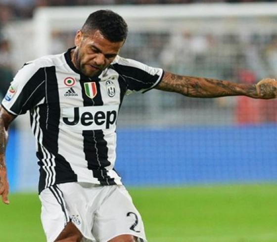داني الفيس - لاعب يوفنتوس سابقا