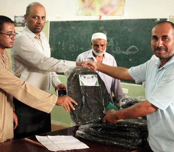 توزيع حقيبة مدرسية
