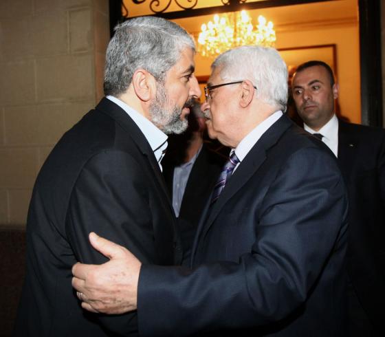 لقاء جمع الرئيس محمود عباس ورئيس المكتب السياسي لحماس خالد مشعل