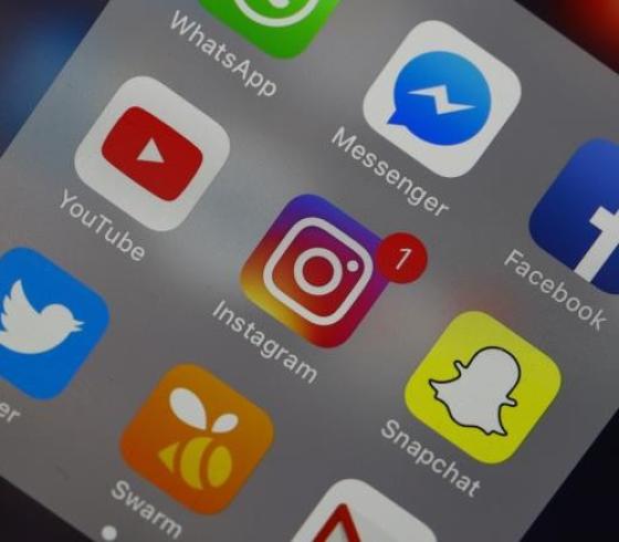 فيس بوك "تعبيرية"