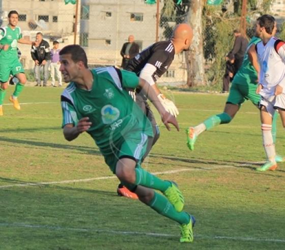 احتفال اللاعب معتز النحال بهدف التعادل