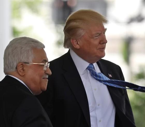 الرئيس الأمريكي دونالد ترامب والرئيس الفلسطيني محمود عباس
