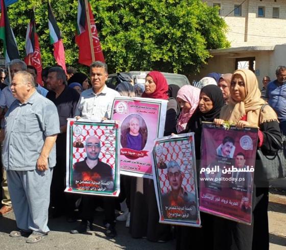 وقفة تضامنية مع الأسرى المضربين عن الطعام في سجون الاحتلال ‫(1)‬ ‫‬