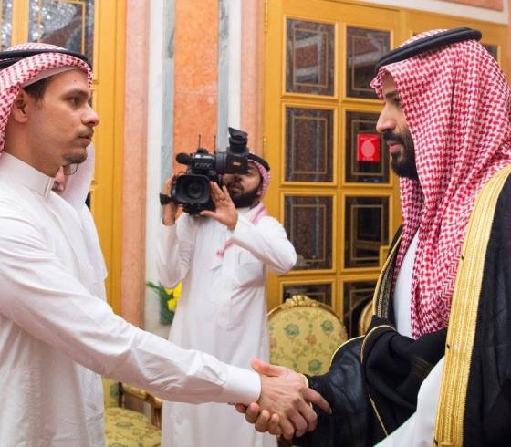 الملك السعودي يعزي أبناء خاشقجي 