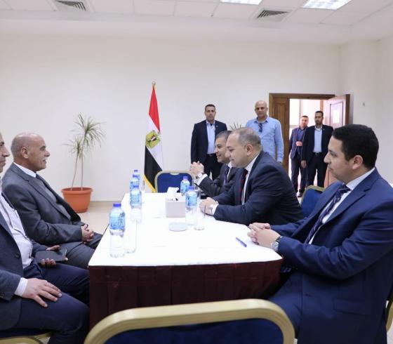  الأمني المصري يبحث مع محافظ الوسطى