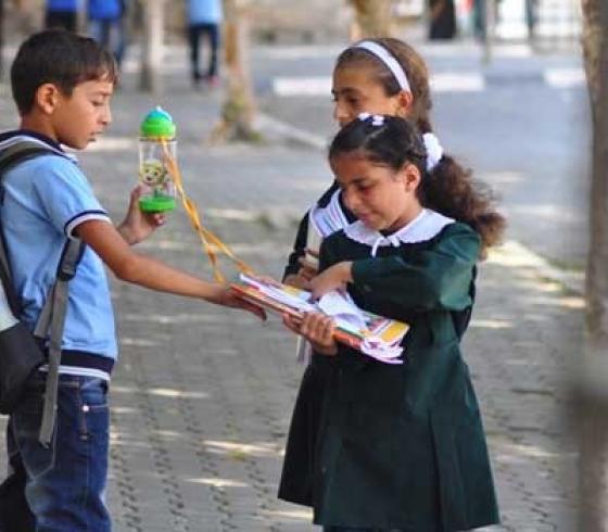 طلبة المدارس في اليوم الاول