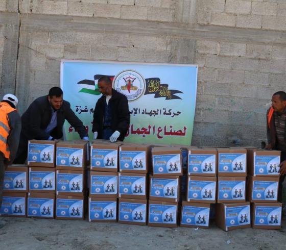"الجهاد" تنظم حملة توزيع طرود غذائية