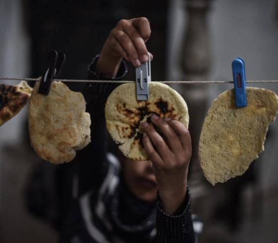خبز ناشف