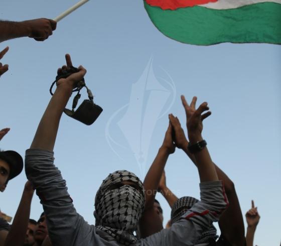 قادة الفصائل يشاركون المتظاهرين في مسيرة العودة ‫(41878058)‬ ‫‬.JPG