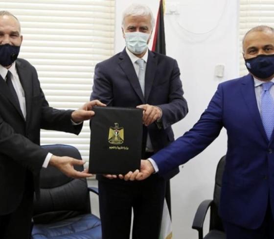 وزارة التعليم توقع مع "الاتصالات" مذكرة تفاهم لتطوير خدمات الانترنت التعليمية