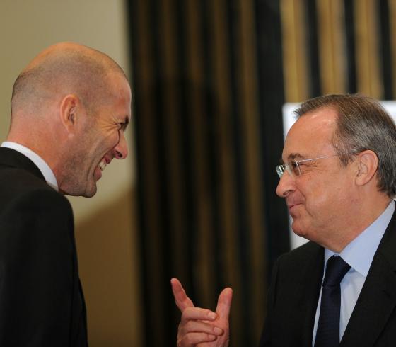 رئيس نادي ريال مدريد فلورنتينا بيريز والمدرب زين الدين زيدان