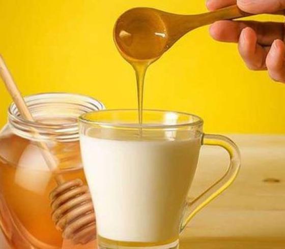 فوائد العسل مع الحليب