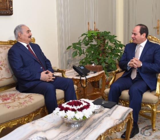 الرئيس المصري عبد الفتاح السيسي وقائد الجيش الوطني الليبي خليفة حفتر