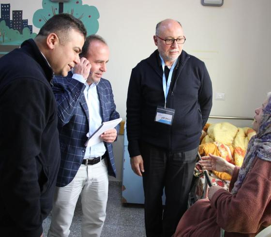 وفد تركي يزور مستشفى الوفاء
