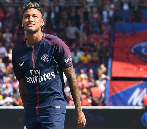 نيمار دي سيلفا نجم برشلونة الاسبق، وباريس سان جرمان حالياً