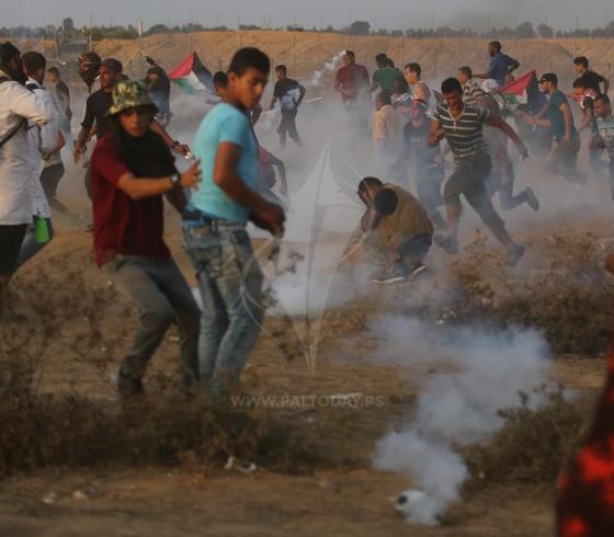 الفلسطينيون يواصلون التظاهر السلمي على حدود غزة