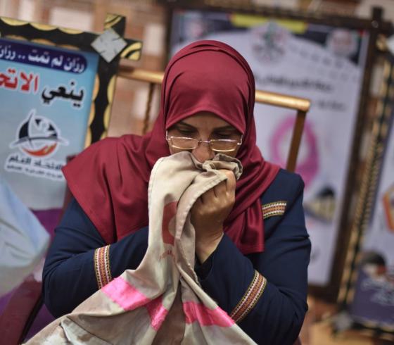 والدة الشهيدة رزان النجار تستذكر ابنتها الشهيدة