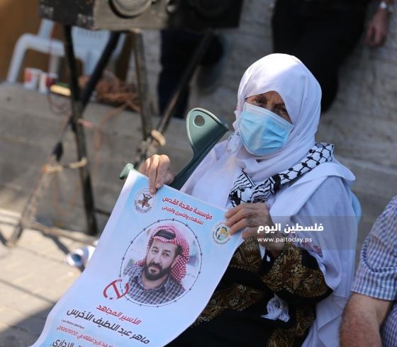  خيمة التضامن مع الأسير الأخرس أمام الصليب بغزة (11).JPG