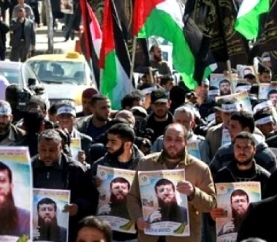 مسيرة تضامناً مع الشيخ خضر عدنان