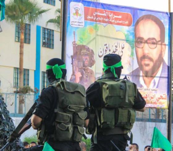 آفي ديختر يهرب من صواريخ المقاومة 