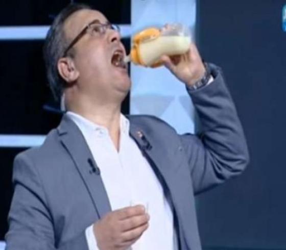  مذيع مصري يرضع على الهواء