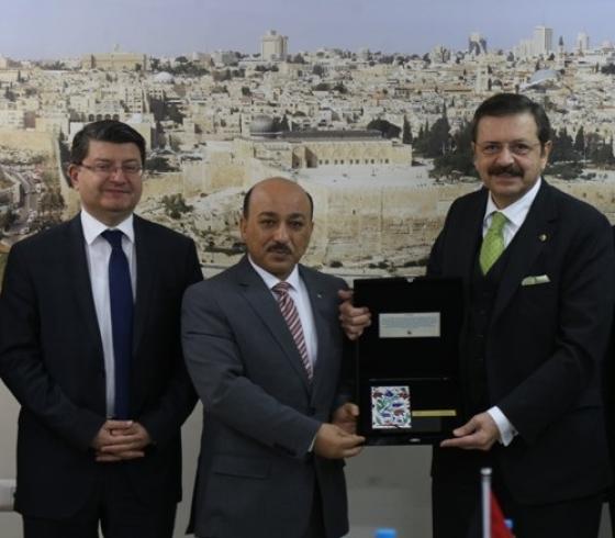 الوزير الحساينة خلال استقباله الوفد التركي