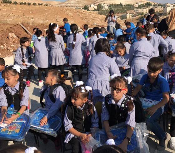 دراسة الطلبة في العراء