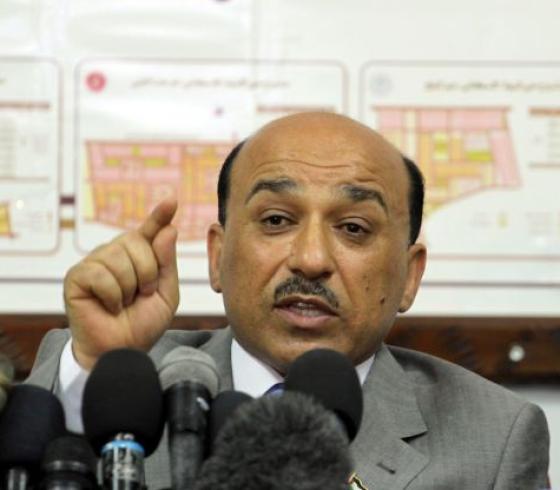 مفيد الحساينة وزير الاسكان والاشغال العامة 