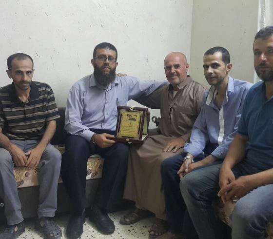 وفد من الجهاد يعزي بالشهيد زهران ويكرم ذوي الشهيد الأطرش