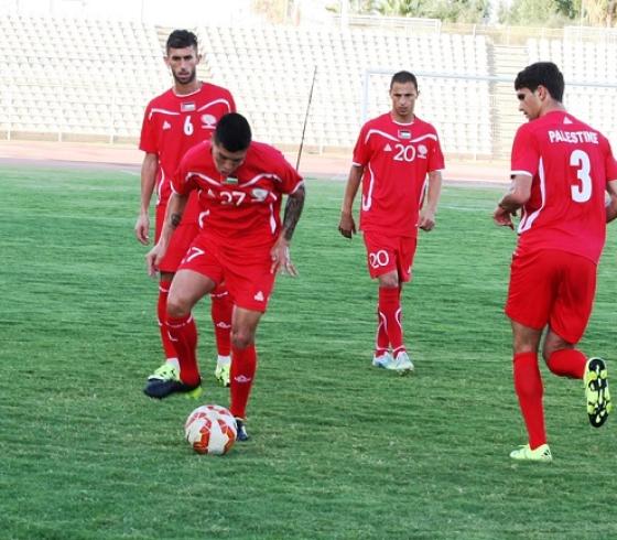 جانب من تدريبات الوطني استعدادا لمواجهة لبنان